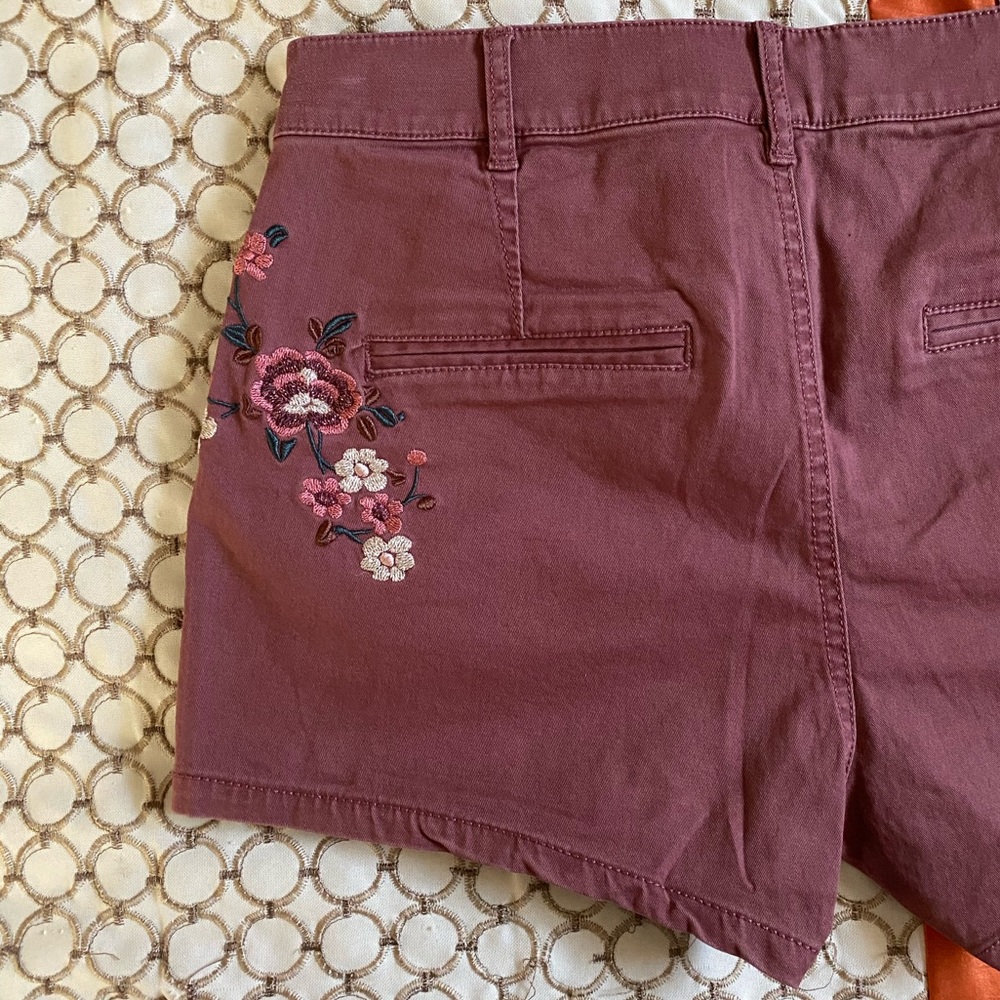 EXPRESS Mid Rise Shorts - Picture 5 of 7